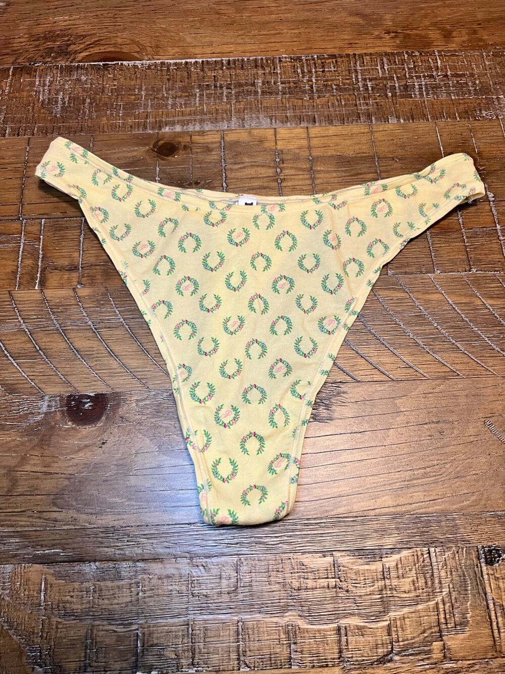 NWT Victoria’s Secret PINK Thong Panty Novelty Wreath Print Size XXL Spring